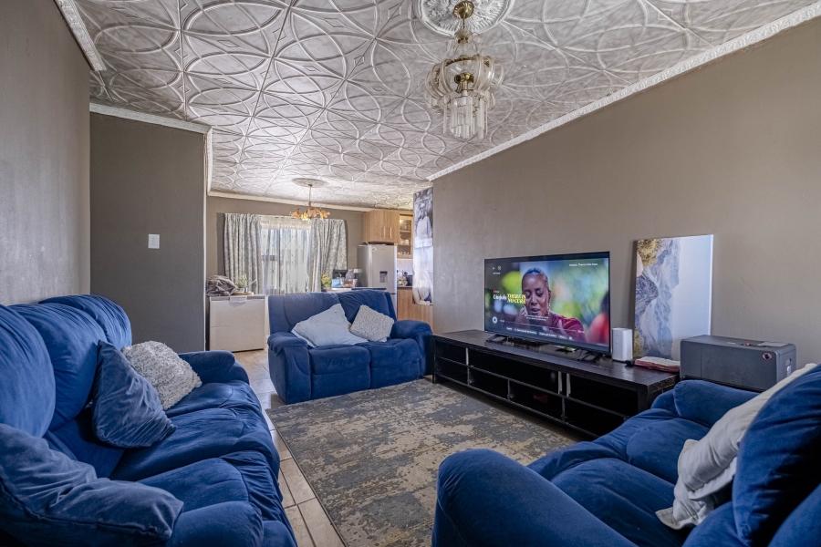 3 Bedroom Property for Sale in Overbaakens Eastern Cape